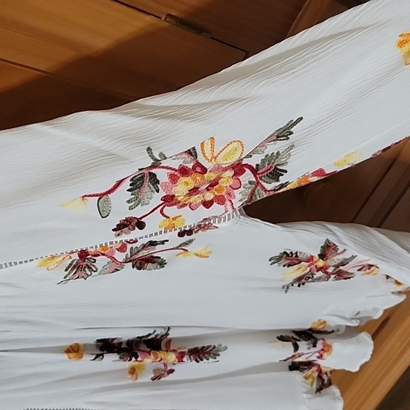 Embroidered Fall blouse - Picture 2 of 3